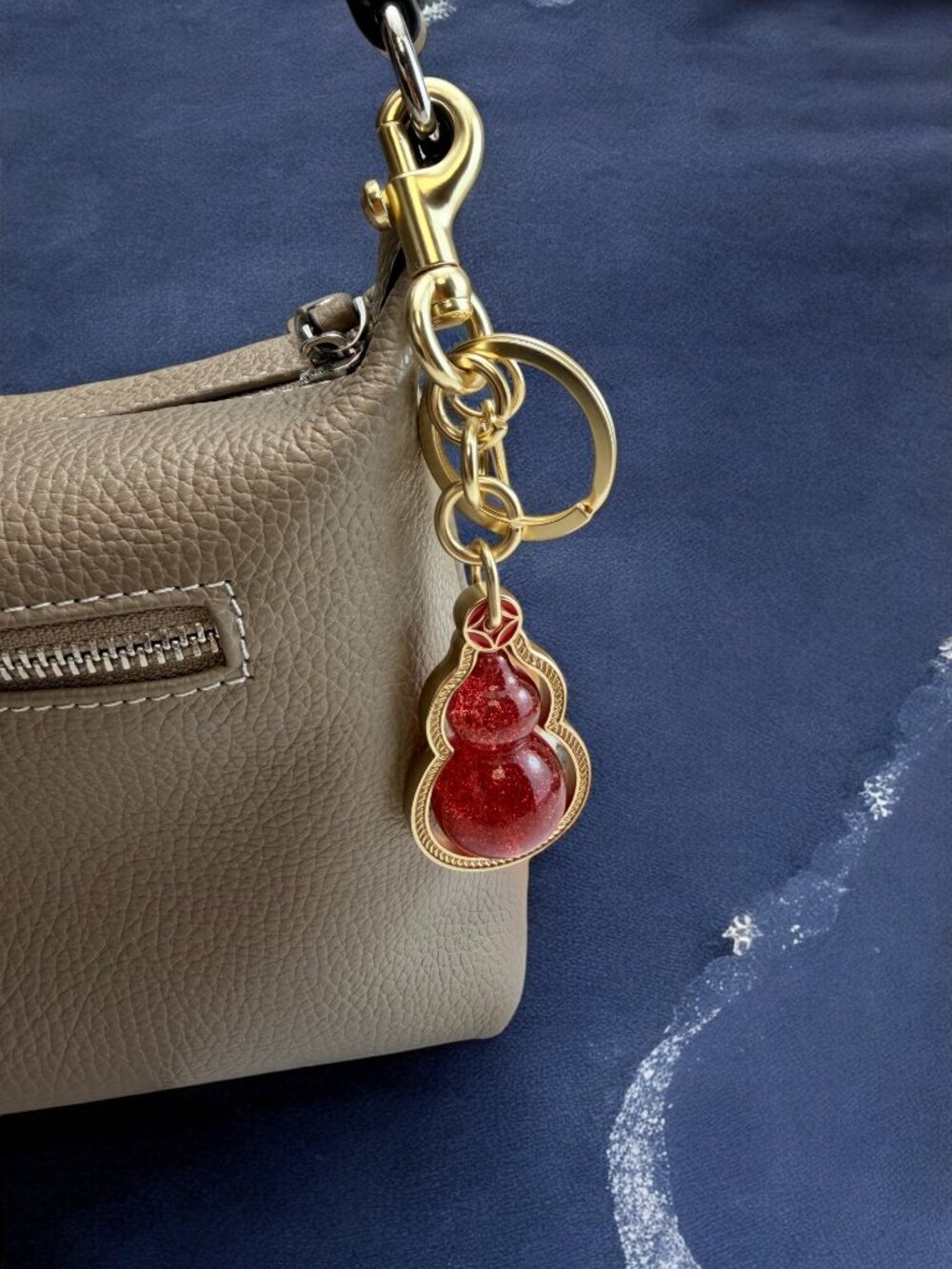 🌸Coach Elegant Red and Gold Keychain - Picture 8 of 8